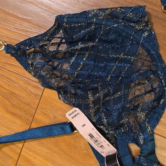 Very Sexy Low Cut Unlined Demi Bra & V-String - Picture 12 of 16